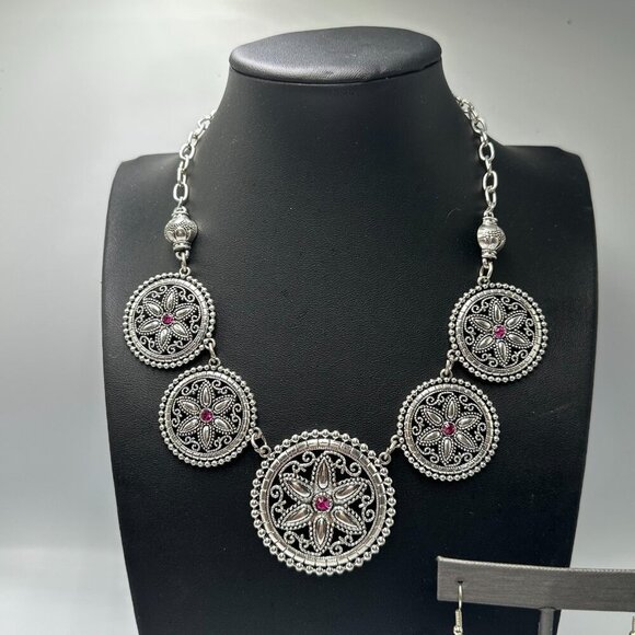 3/$30 Silver Tone Necklace Earring Set Medallion Disc Statement Jewelry - Picture 4 of 9